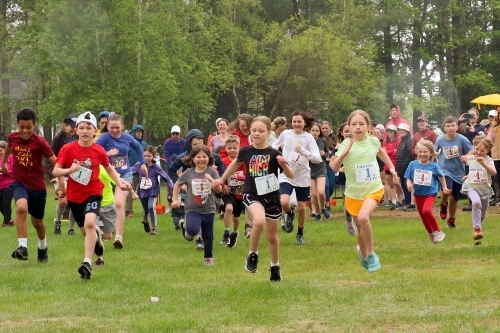 Kids set off on the 1-mile fun run